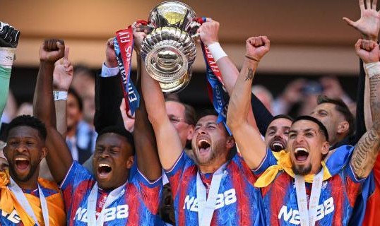 “因足总杯决赛而生”终获足总杯 水晶宫的奇妙之旅