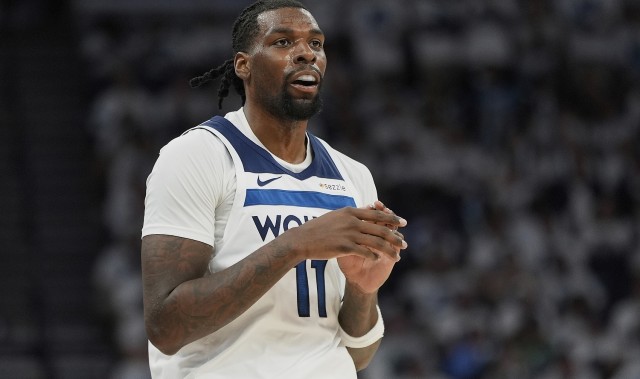 难挽败局！纳兹·里德12中8拿到25分10板 三分7中5