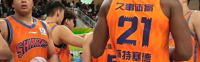 开云Kering下载-无解双塔！洛夫顿白边狂轰45+19+11打爆广东禁区 杜锋多次无奈摇头