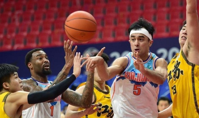 新赛季无球可打！新疆男篮旧将合同到期走人，曾单场狂砍42+10+10