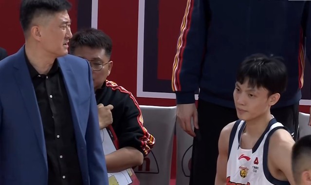 开云app下载入口-8投2中，4失误！徐杰究竟怎么了？杜锋一语道破天机，真不怪他